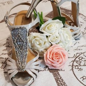 Antonio Melani Silver Beige Crystal Beaded Leather Sandals Brand New